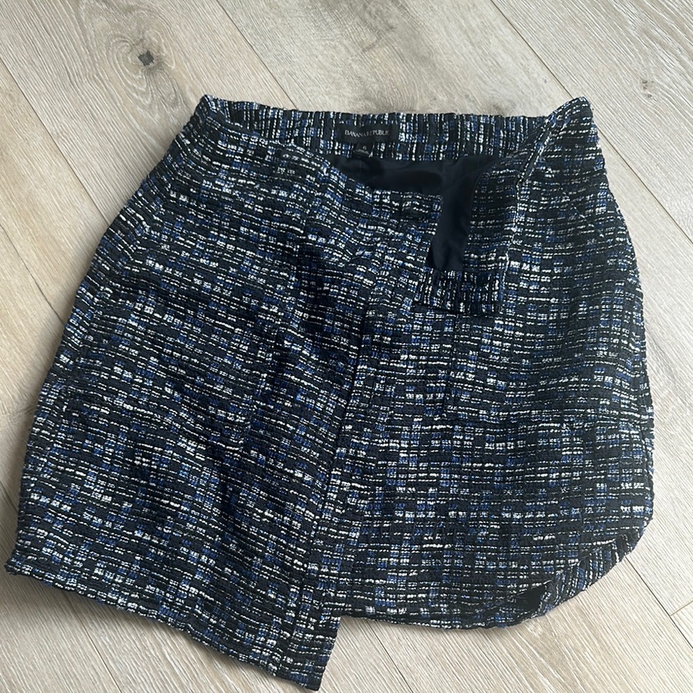 Chic Black and Blue banana republic Tweed Skirt size 6
